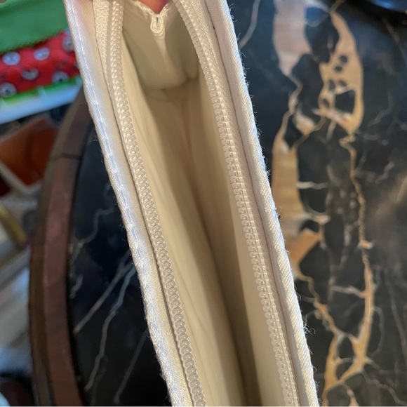 3 Multi-use Zippered Pouches Red Sporty Bag Green Vented Bag & White Classy Bag - Picture 14 of 14